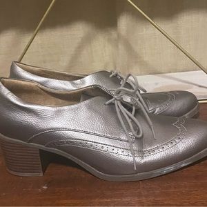 Naturalizer Bronze Oxford Loafers (9.5)